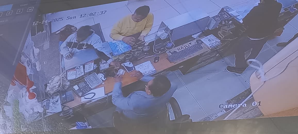 सीसी टीवी कैमरे में कैद हुआ बदमाश।