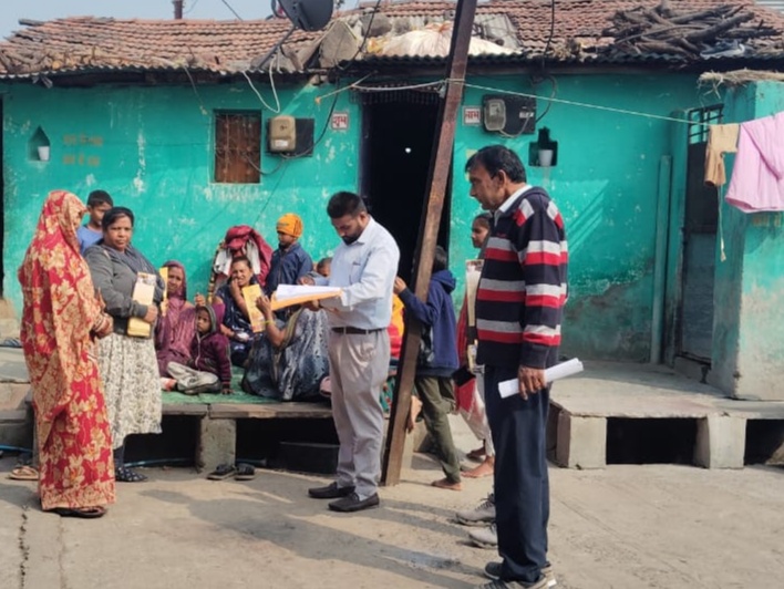 प्रशासन गांव की ओर प्रशासन गांव की ओर