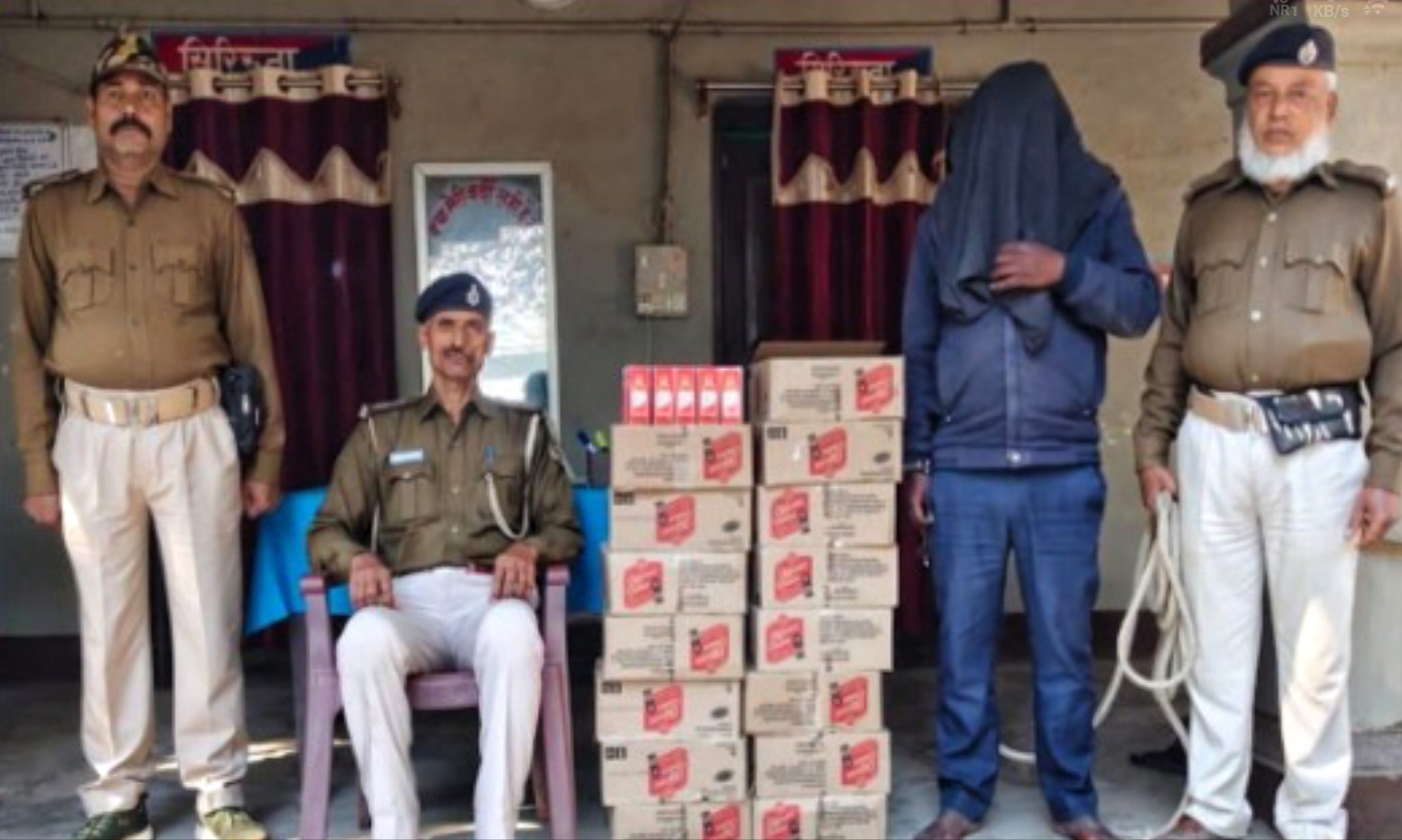 गिरफ्त में तस्कर