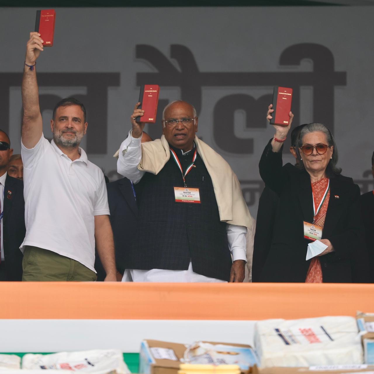 मलिकार्जुन खरगे, सोनिया और राहुल गांधी