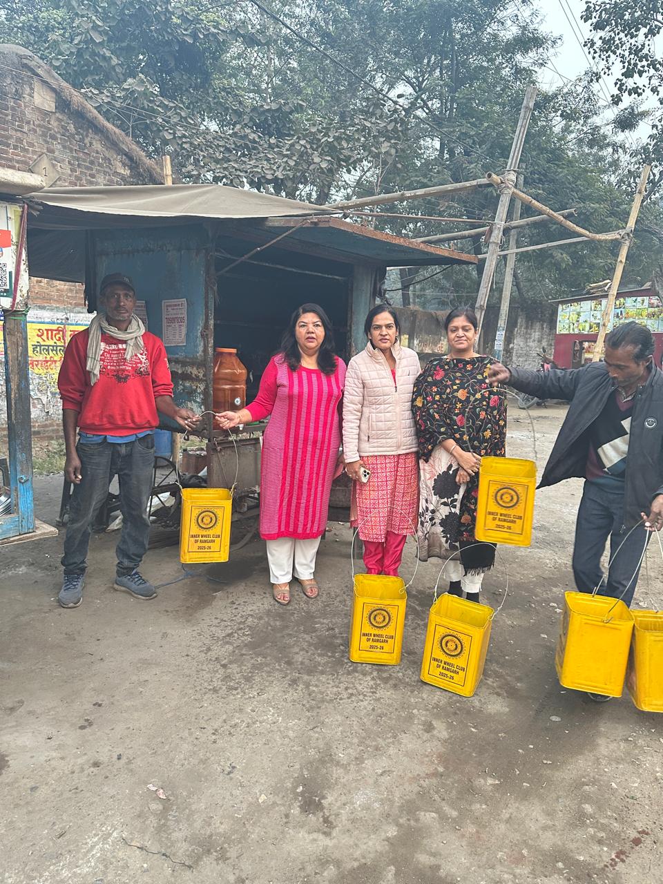 डब्बे का किया गया वितरण डब्बे का किया गया वितरण