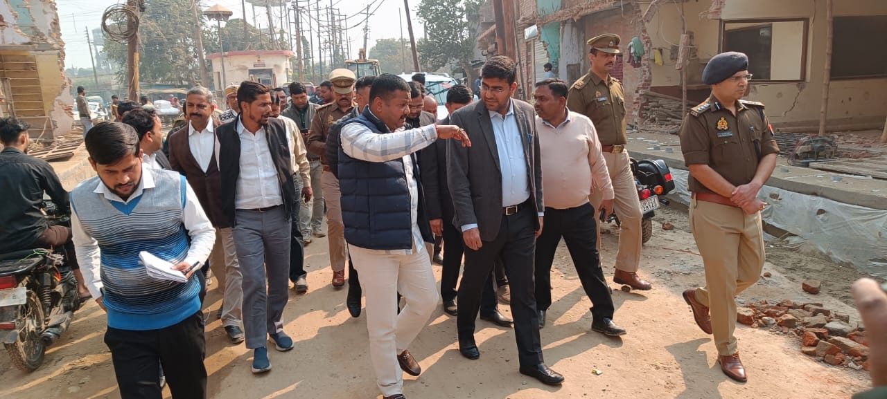 विरासत गलियारा का डीएम–एसएसपी ने किया निरीक्षण, मूलभूत सुविधाओं को लेकर दिए सख्त निर्देश*