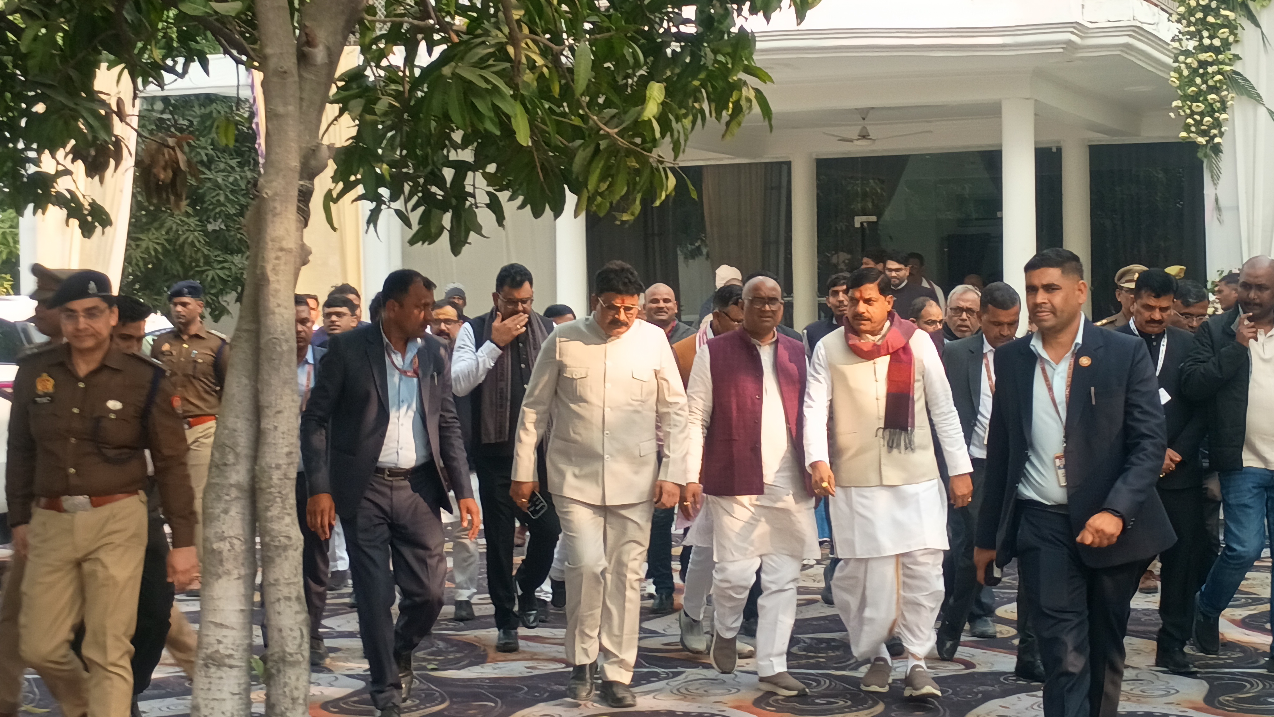 घर से निकलते हुए मुख्य मंत्री डॉ मोहन यादव घर से निकलते हुए मुख्य मंत्री डॉ मोहन यादव