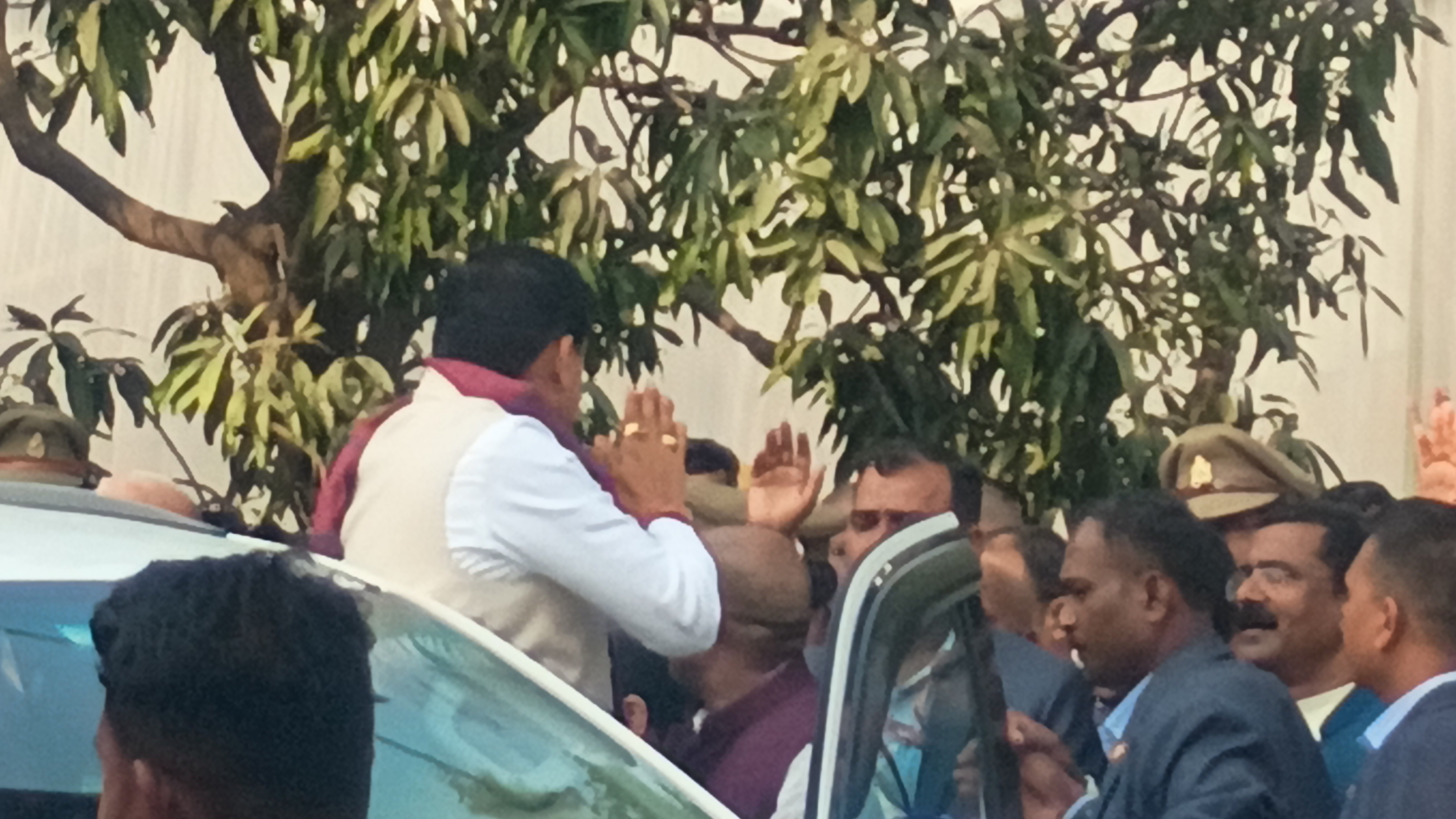 मुख्यमंत्री मोहन यादव लोगो से मिलते हुए मुख्यमंत्री मोहन यादव लोगो से मिलते हुए