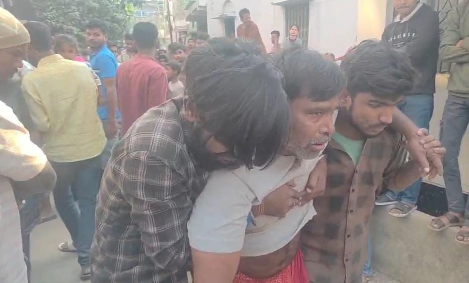 रोते बिलखते परिजन रोते बिलखते परिजन