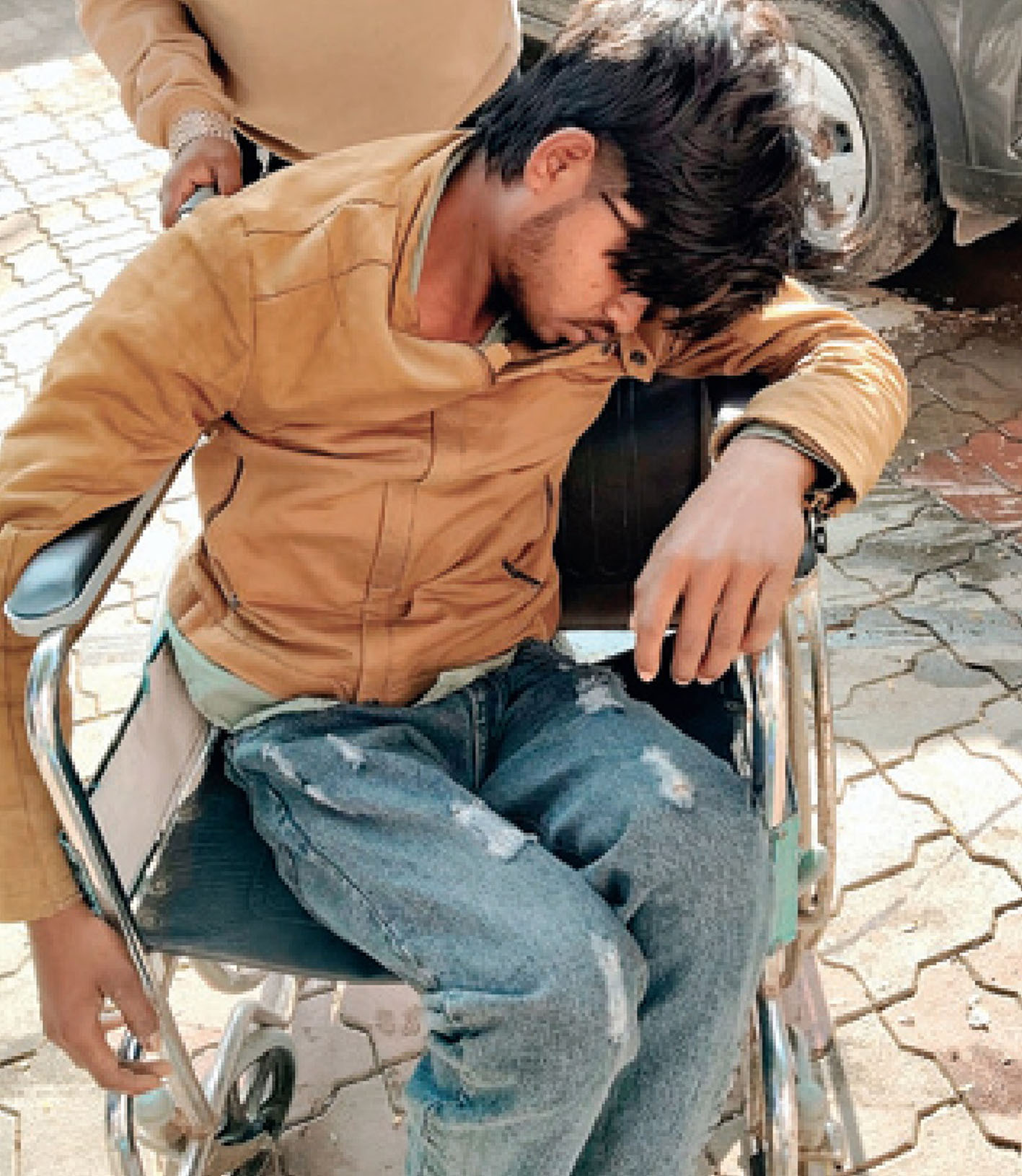 शिवपुरी के 4 युवकों की भांग का सेवन करने से हालत बिगड़ी शिवपुरी के 4 युवकों की भांग का सेवन करने से हालत बिगड़ी