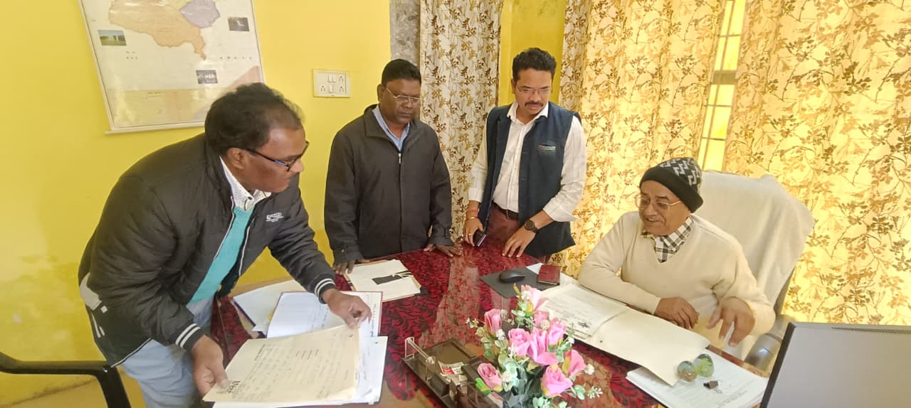 निर्वाचन प्रेक्षक ने तैयारी संबंधी कार्य का जायजा लेते हुए निर्वाचन प्रेक्षक ने तैयारी संबंधी कार्य का जायजा लेते हुए