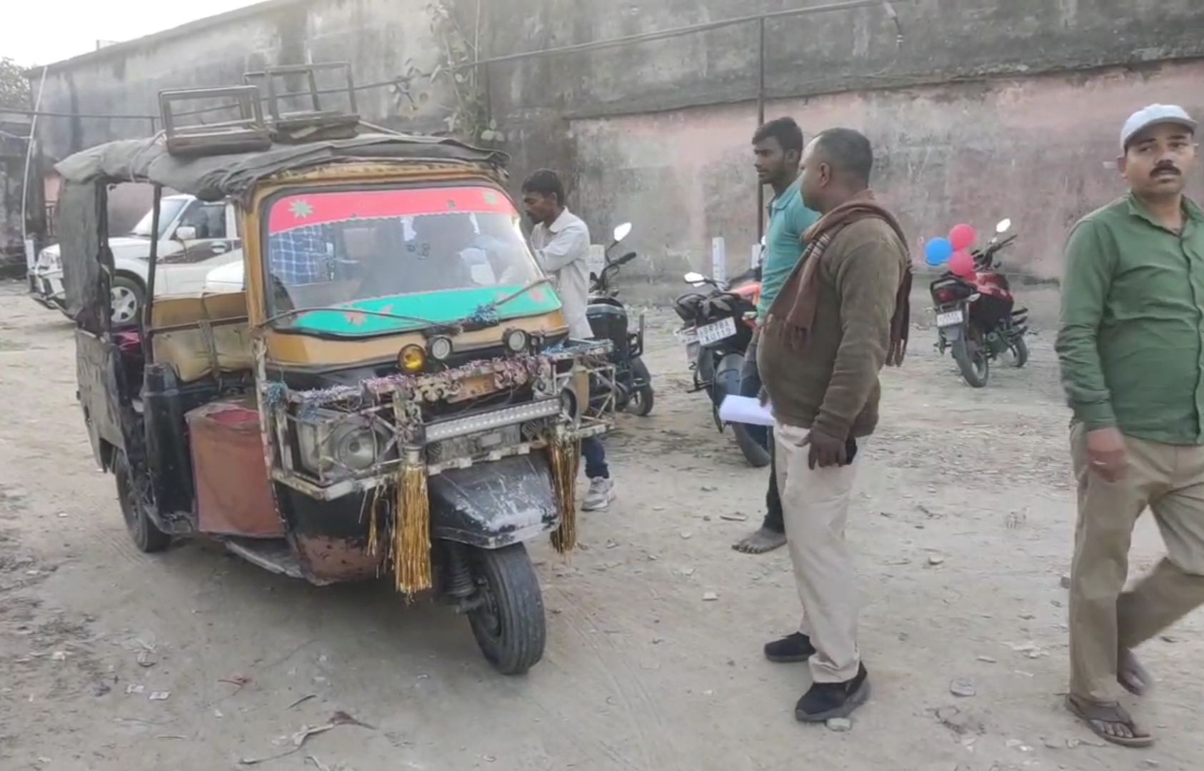 अररिया फोटो:मौके पर लोग अररिया फोटो:मौके पर लोग