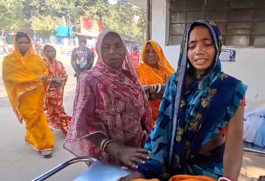 रोते बिलखते परिजन रोते बिलखते परिजन