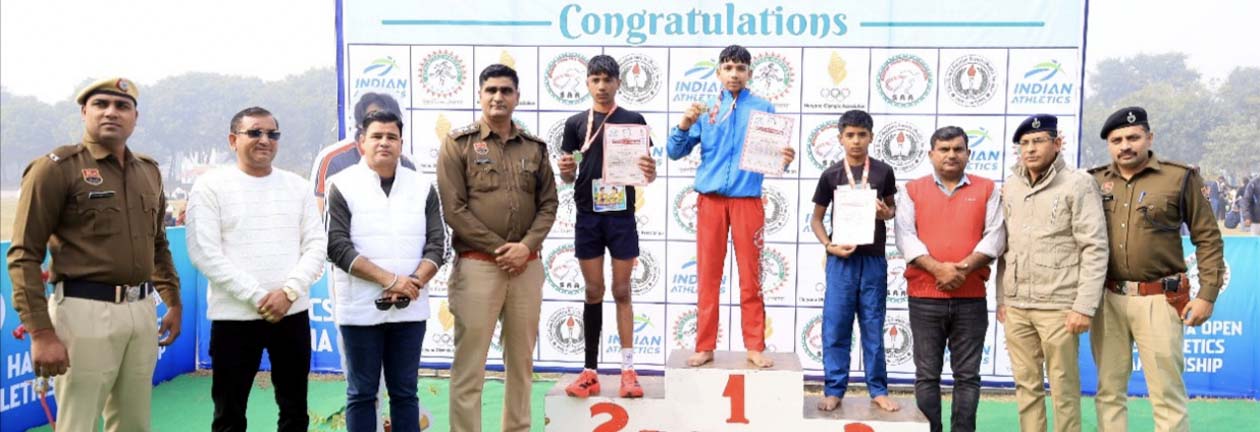 विजेता खिलाड़ियों को पदक और पदक विजेता प्रमाण पत्र प्रदान करते हुए संघ पदाधिकारी। विजेता खिलाड़ियों को पदक और पदक विजेता प्रमाण पत्र प्रदान करते हुए संघ पदाधिकारी।