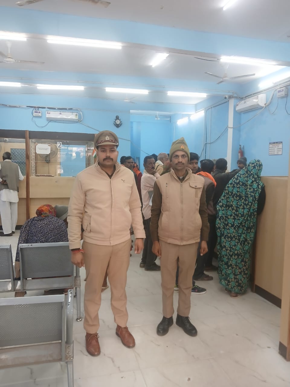 जांच करती पुलिस जांच करती पुलिस