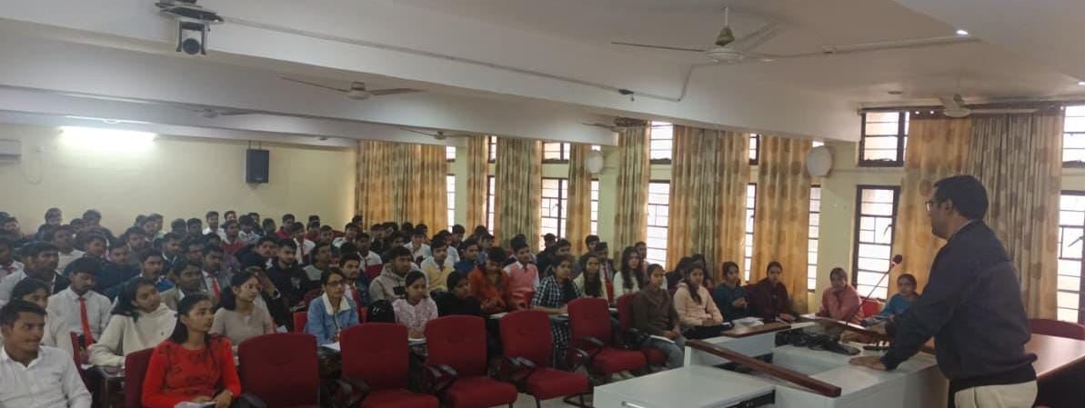नैतिक मूल्य, नेतृत्व क्षमता व व्यावसायिक उत्तरदायित्व विकास के लिए ज्ञानवर्धक