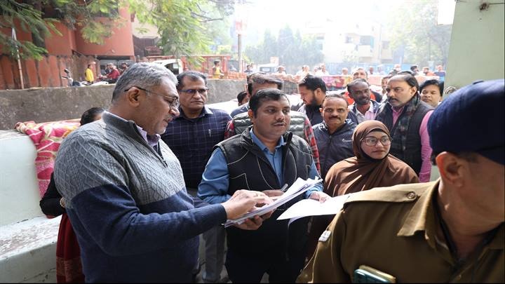 कलेक्टर सहित 551 अधिकारी-कर्मचारी एएसडीआर सूची के भौतिक सत्यापन में जुटे कलेक्टर सहित 551 अधिकारी-कर्मचारी एएसडीआर सूची के भौतिक सत्यापन में जुटे