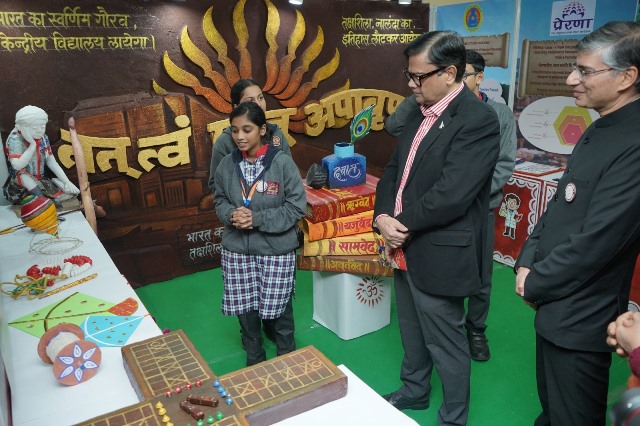 स्कूल शिक्षा एवं साक्षरता विभाग के सचिव संजय कुमार सोमवार को केवीएस के स्थापना दिवस–2025 समारोह में प्रदर्शनी का अवलोकर करते हुए स्कूल शिक्षा एवं साक्षरता विभाग के सचिव संजय कुमार सोमवार को केवीएस के स्थापना दिवस–2025 समारोह में प्रदर्शनी का अवलोकर करते हुए