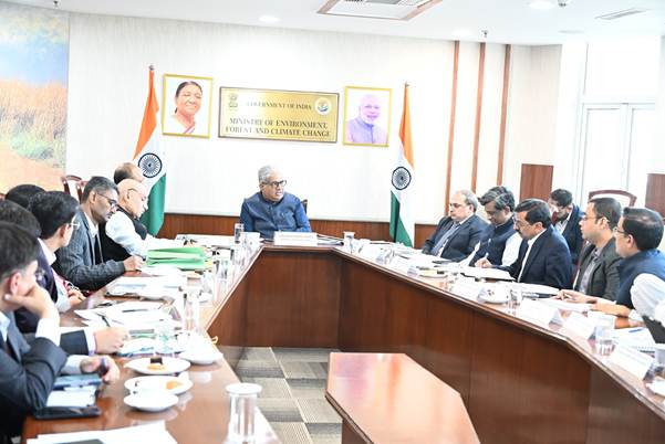 केन्द्रीय मंत्री भूपेन्द्र यादव योजनाओं की समीक्षा करते हुए केन्द्रीय मंत्री भूपेन्द्र यादव योजनाओं की समीक्षा करते हुए