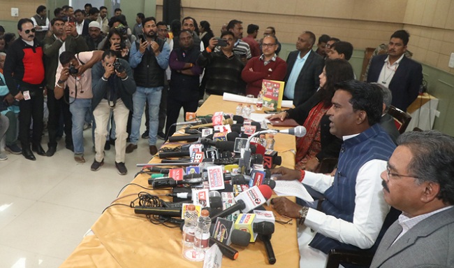 पलाश होटल में पत्रकार वार्ता