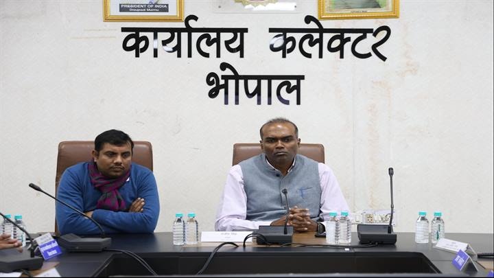 संभागायुक्त ने की एसआईआर कार्य की समीक्षा