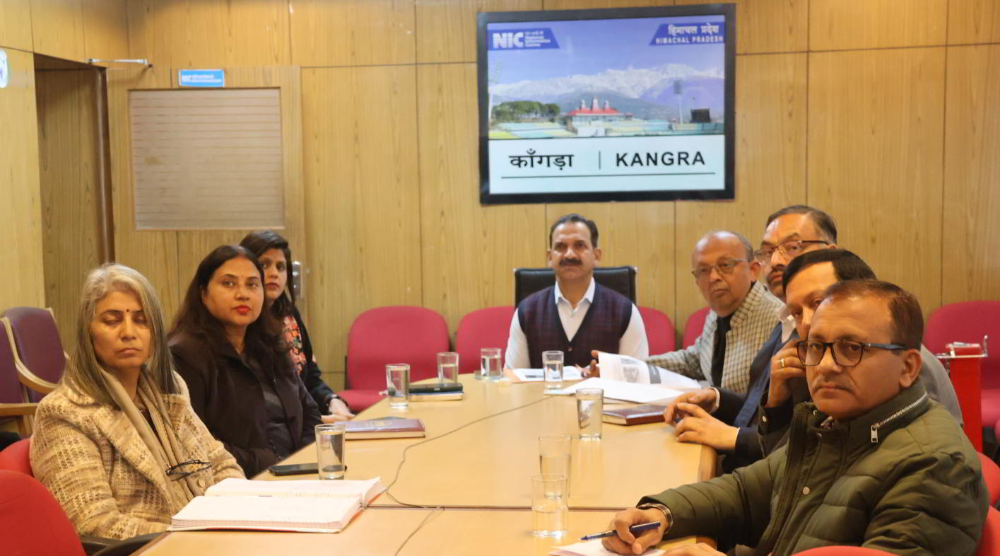 बैठक में मौजूद एडीसी और अन्य। बैठक में मौजूद एडीसी और अन्य।