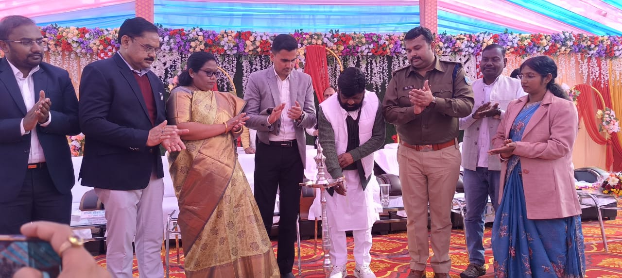 जैव विविधता पार्क का उद्घाटन करते अतिथिगण