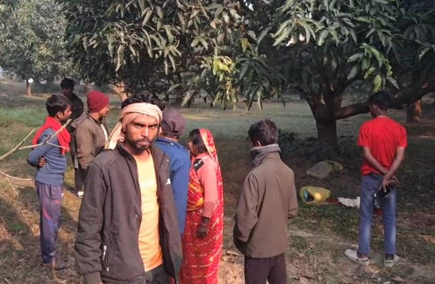 मौके पर मौजूद लोग