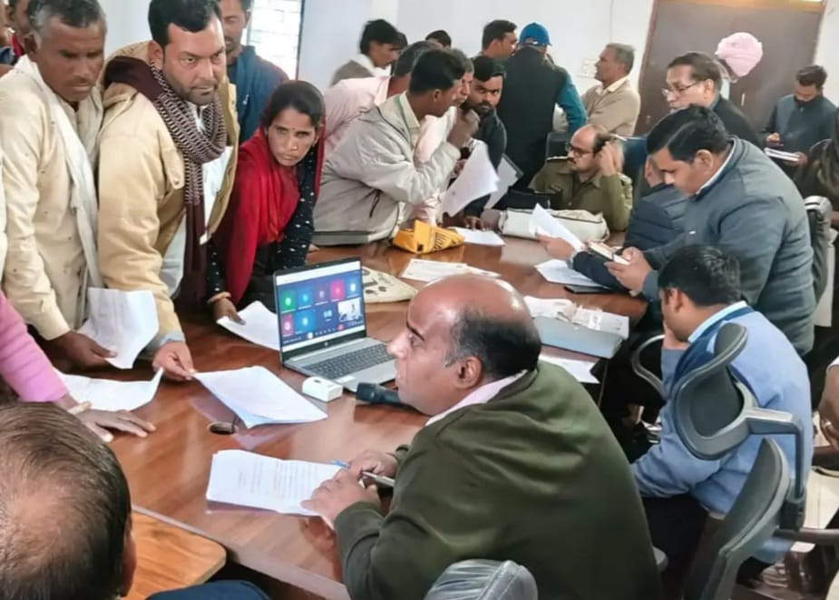 जिला अधिकारियों पर 3-3 हजार का जुर्माना