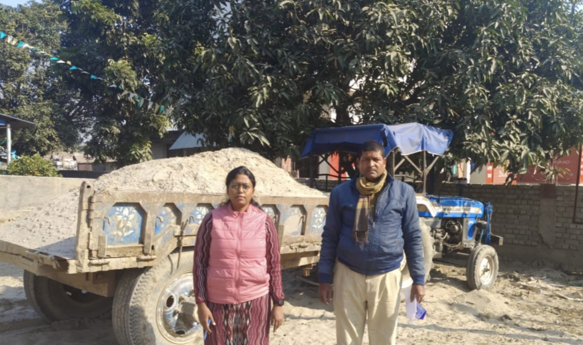 अररिया फोटो:थाना में जब्त ट्रैक्टर अररिया फोटो:थाना में जब्त ट्रैक्टर