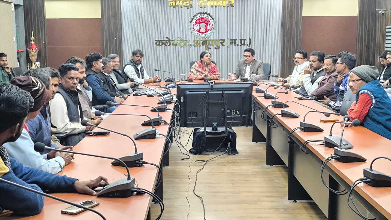 राजनैतिक दलों के प्रतिनिधियों की बैठक राजनैतिक दलों के प्रतिनिधियों की बैठक