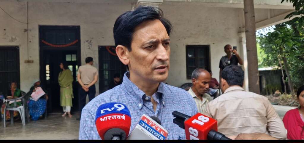 बनभूलपुरा के आजाद नगर समेत इन जगहों में बिजली चोरी पर कमिश्नर दीपक रावत सख्त, कड़ी कार्रवाई बनभूलपुरा के आजाद नगर समेत इन जगहों में बिजली चोरी पर कमिश्नर दीपक रावत सख्त, कड़ी कार्रवाई