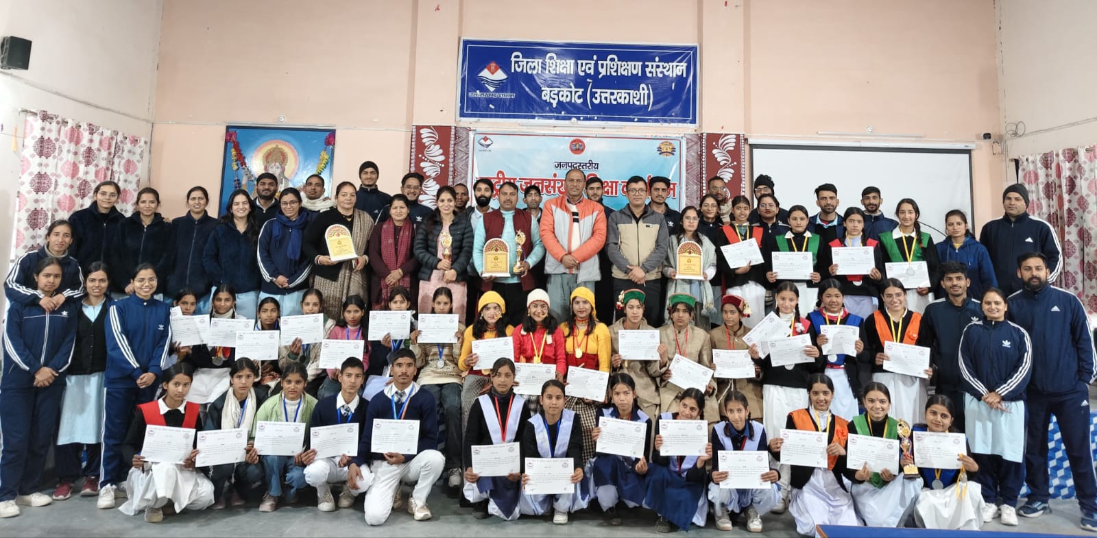 विभिन्न प्रतियोगिताओं में भाग लेते हुए डायट बड़कोट में विभिन्न प्रतियोगिताओं में भाग लेते हुए डायट बड़कोट में