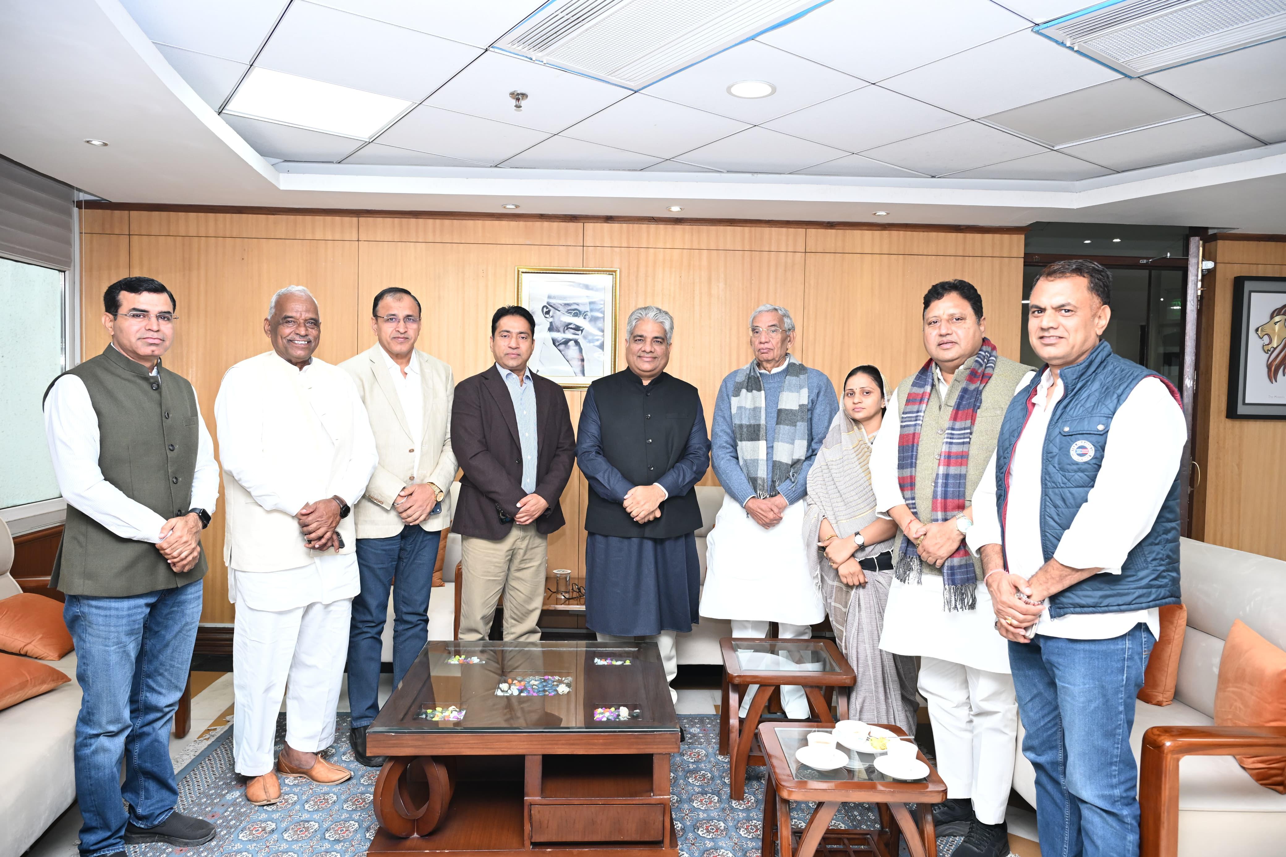 राजस्थान के सांसदाें के साथ दिल्ली में केंद्रीय मंत्री भूपेंद्र यादव से मिले राजस्थान के सांसदाें के साथ दिल्ली में केंद्रीय मंत्री भूपेंद्र यादव से मिले
