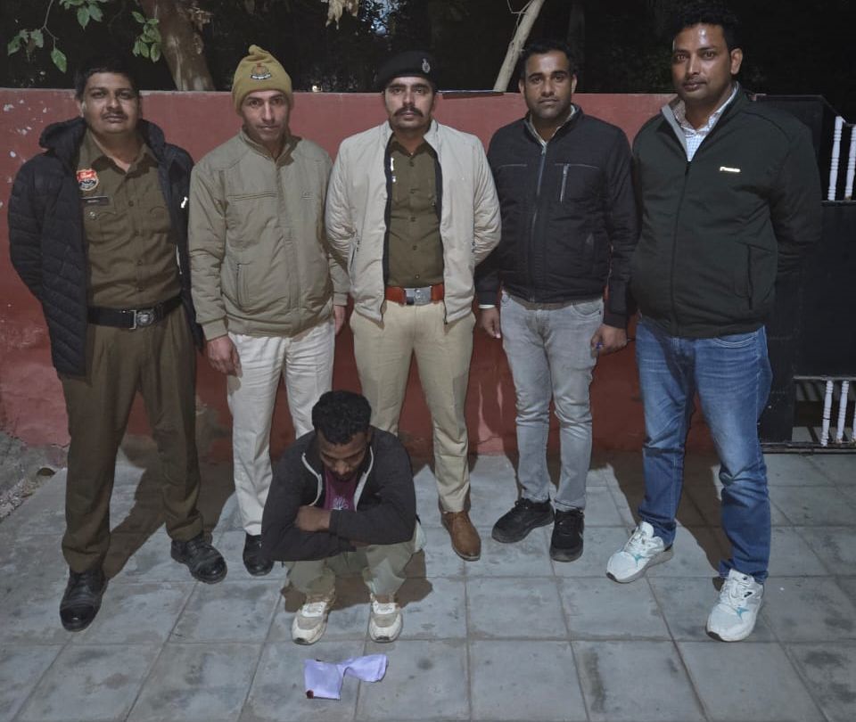 पकड़ा गया हेरोइन तस्कर। पकड़ा गया हेरोइन तस्कर।