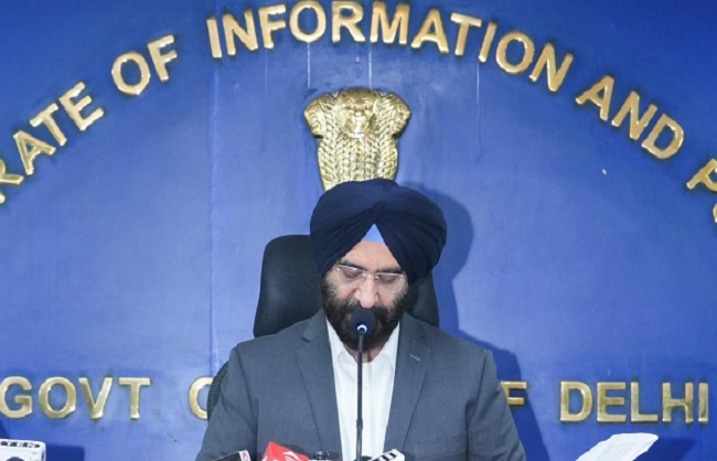 पर्यावरण मंत्री मनजिंदर सिंह सिरसा पत्रकार वार्ता को संबोधित करते हुए।
