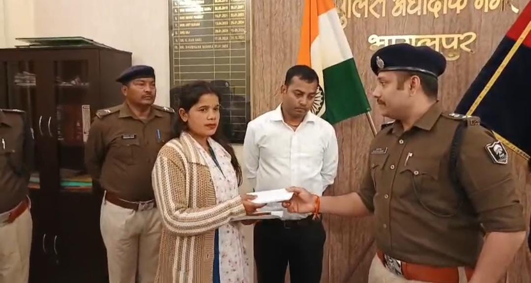 मोबाइल देते सिटी एसपी मोबाइल देते सिटी एसपी