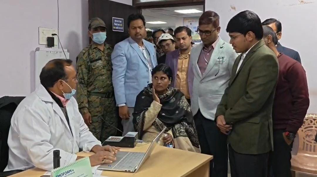 जायजा लेते डीडीसी