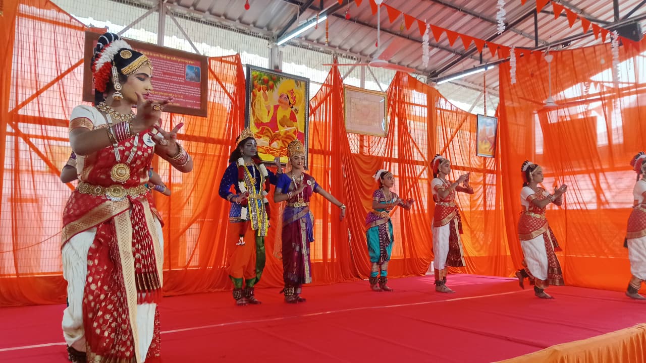 तिरुपति के दल ने की नृत्य आराधना तिरुपति के दल ने की नृत्य आराधना