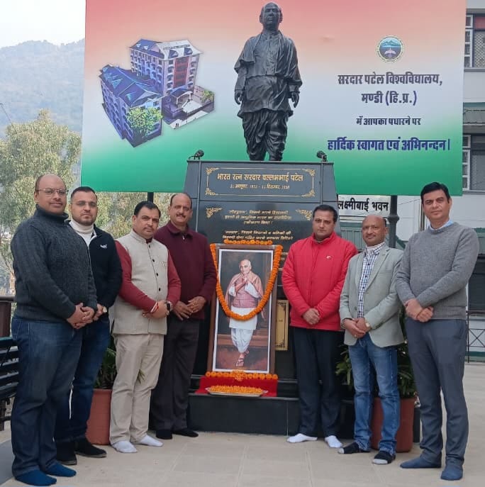 आदर्शों को आत्मसात करने तथा राष्ट्रहित में कार्य करने का संकल्प लिया। आदर्शों को आत्मसात करने तथा राष्ट्रहित में कार्य करने का संकल्प लिया।
