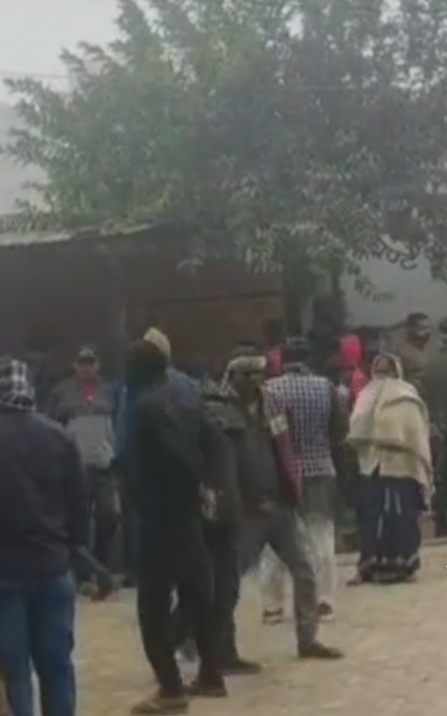 लोगों का लगा जमावड़ा