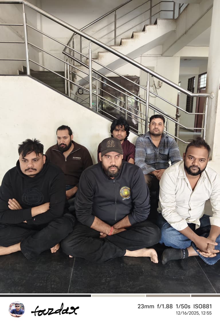 कैफे की आड में चल रहा था हुक्का—बार कैफे की आड में चल रहा था हुक्का—बार