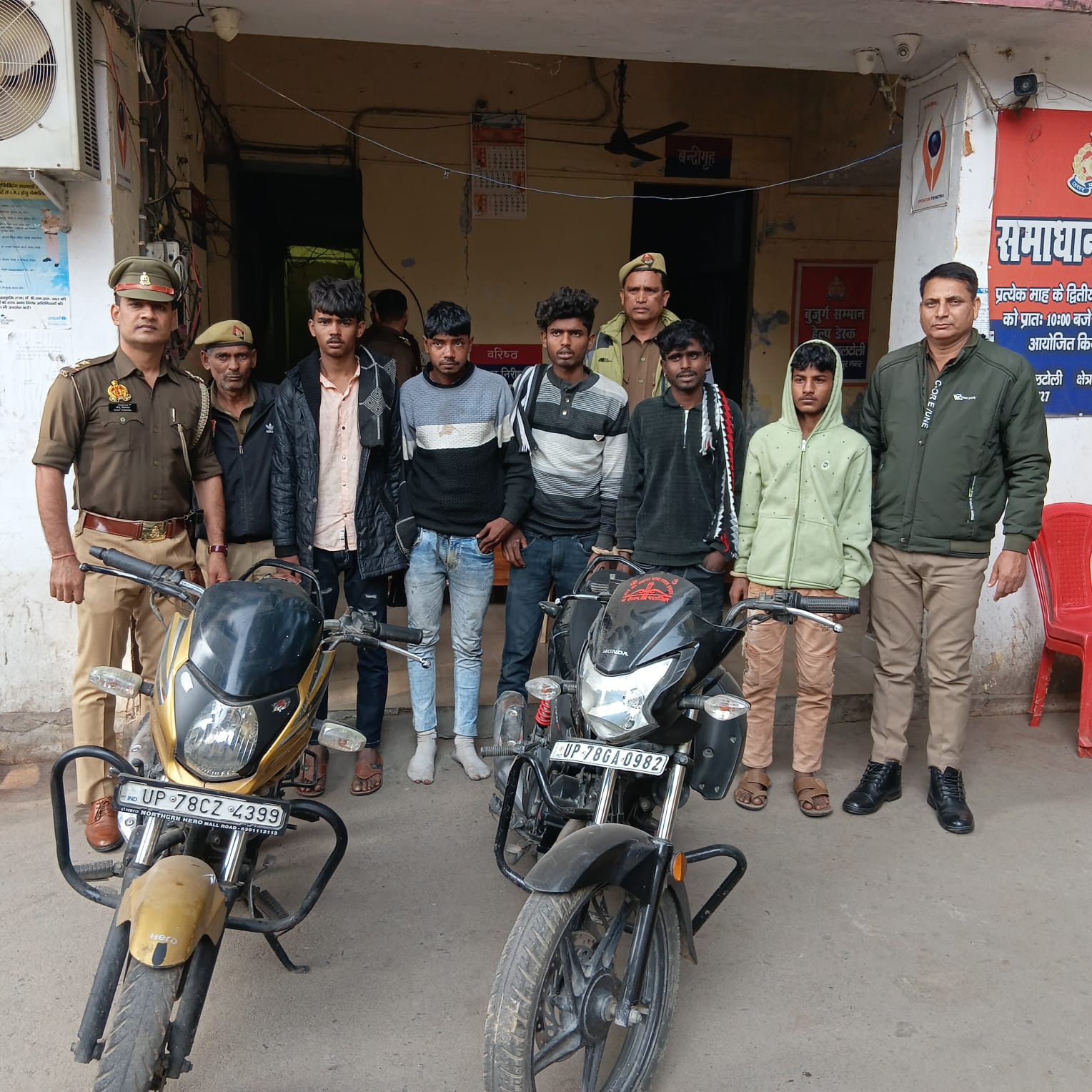 पुलिस की गिरफ्त में शातिर बदमाश पुलिस की गिरफ्त में शातिर बदमाश