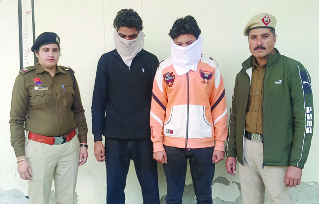 सोनीपत: पुलिस द्वारा गिरफ्तार के किए गए आरोपित राहुल उर्फ मोंटी गांव बेगा व प्रिंस।