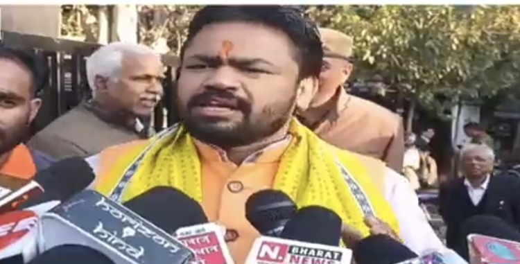 दरगाह ख्वाजा के 814वें उर्स में पीएम की चादर चढ़ाने पर रोक के मामले में हुई सुनवाई दरगाह ख्वाजा के 814वें उर्स में पीएम की चादर चढ़ाने पर रोक के मामले में हुई सुनवाई
