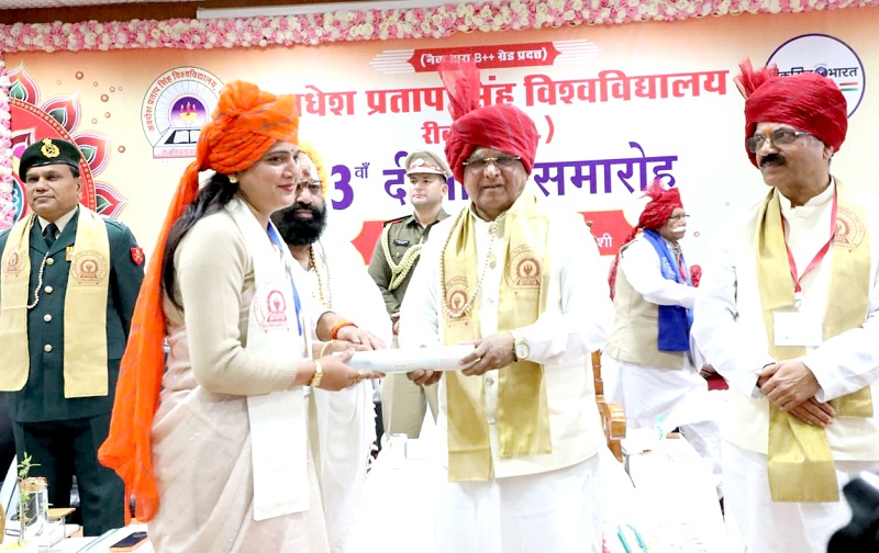 रीवा के अवधेश प्रताप सिंह विवि के दीक्षांत समारोह में शामिल हुए राज्यपाल रीवा के अवधेश प्रताप सिंह विवि के दीक्षांत समारोह में शामिल हुए राज्यपाल