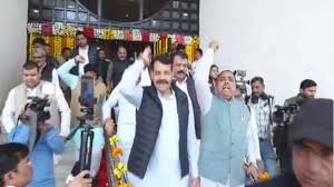 कांग्रेस विधायक दल ने विधानसभा परिसर में गांधी प्रतिमा के पास किया प्रदर्शन कांग्रेस विधायक दल ने विधानसभा परिसर में गांधी प्रतिमा के पास किया प्रदर्शन