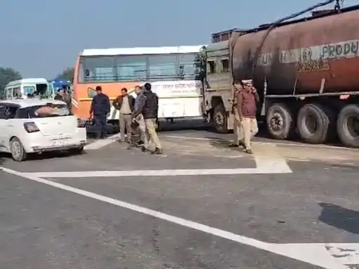 सूचना पर पहुंची इलाका पुलिस सूचना पर पहुंची इलाका पुलिस