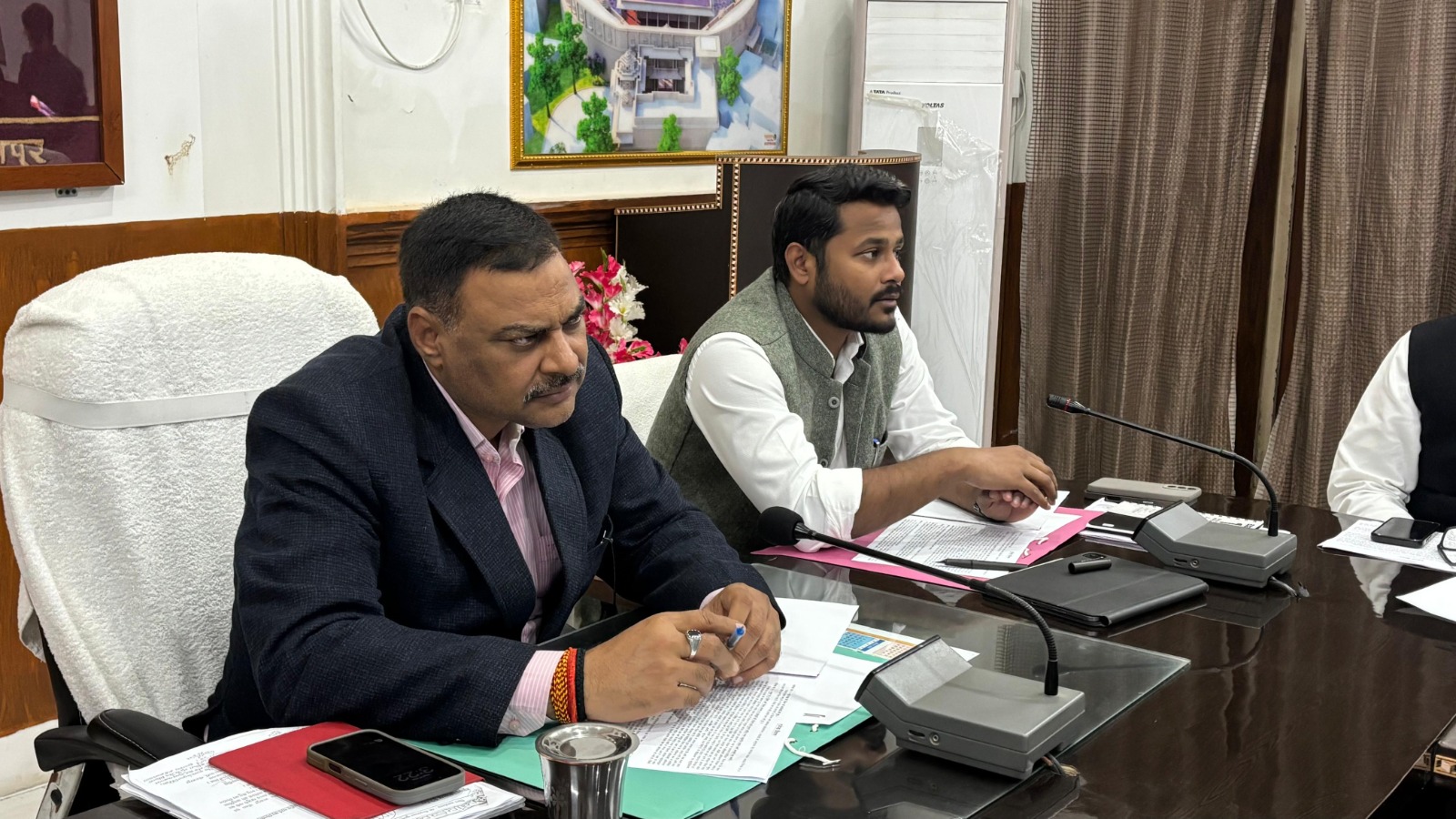 जिलाधिकारी पवन कुमार गंगवार जिलाधिकारी पवन कुमार गंगवार