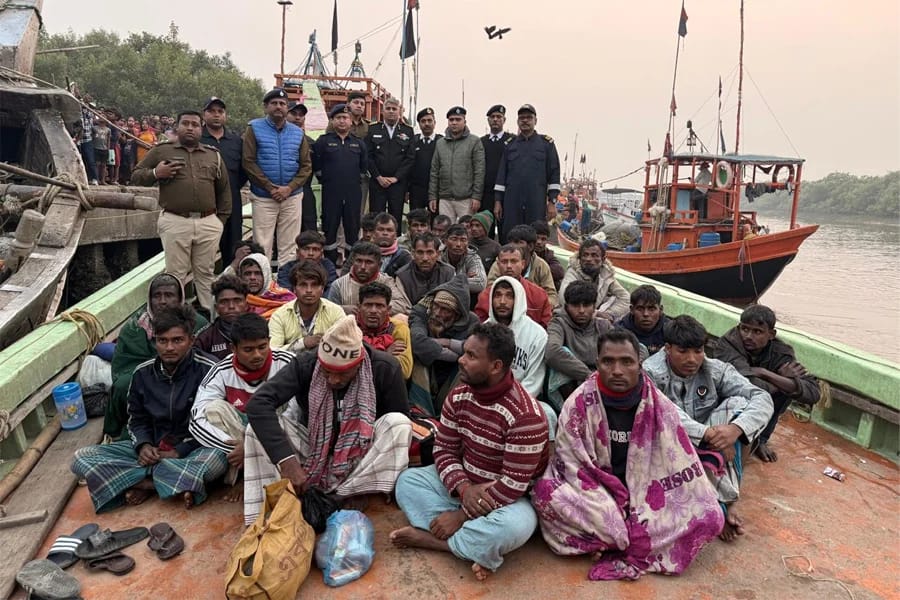 बांग्लादेशी ट्रालर