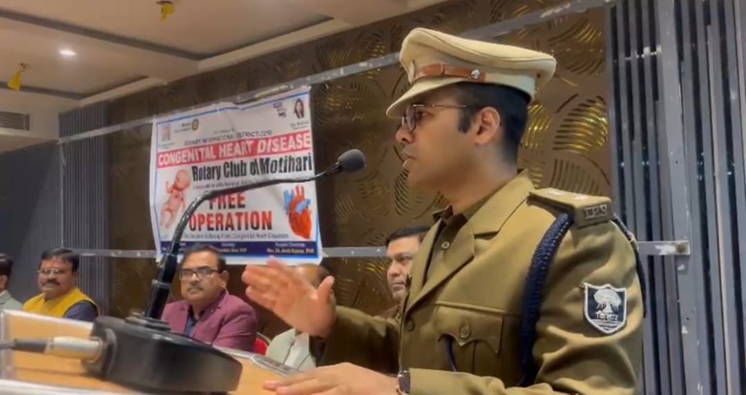 रोटरी कल्ब के कार्यक्रम को संबोधित करते एसपी रोटरी कल्ब के कार्यक्रम को संबोधित करते एसपी
