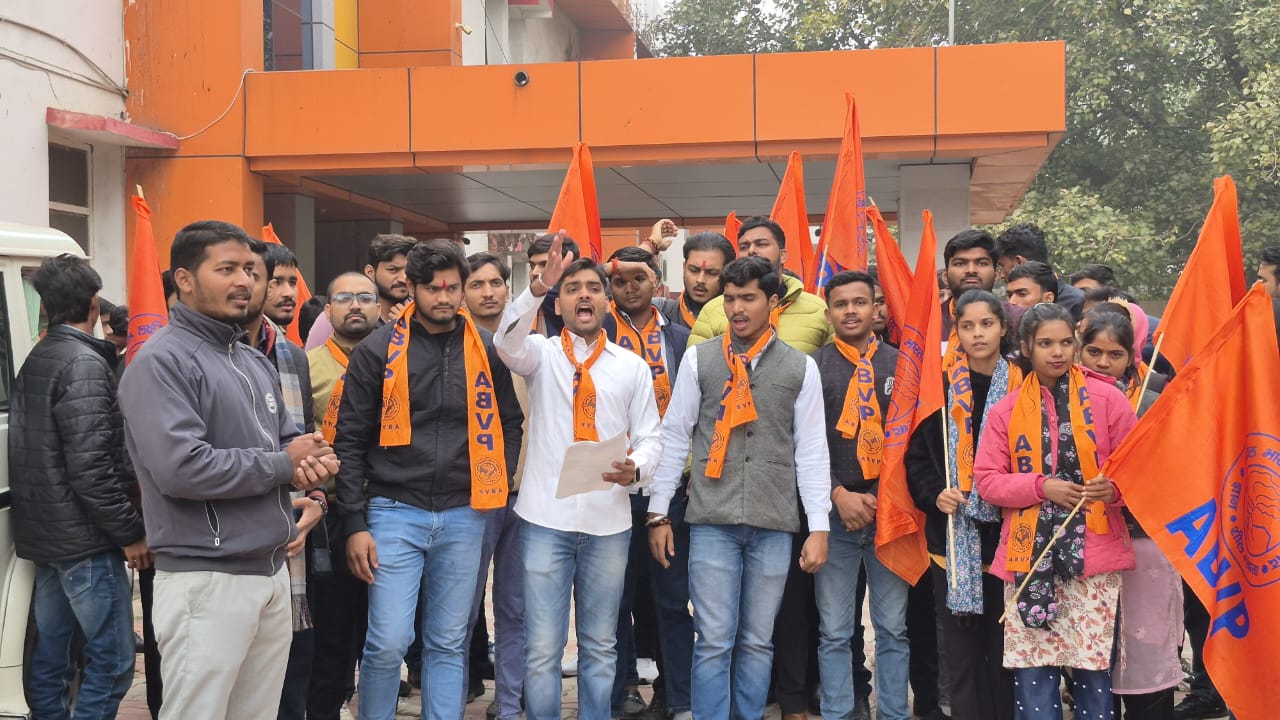 एससी–एसटी महिला छात्राओं के मुद्दों पर मुखर हुई परिषद, 7 सूत्रीय मांगों के साथ विश्वविद्यालय प्रशासन का किया घेराव* एससी–एसटी महिला छात्राओं के मुद्दों पर मुखर हुई परिषद, 7 सूत्रीय मांगों के साथ विश्वविद्यालय प्रशासन का किया घेराव*