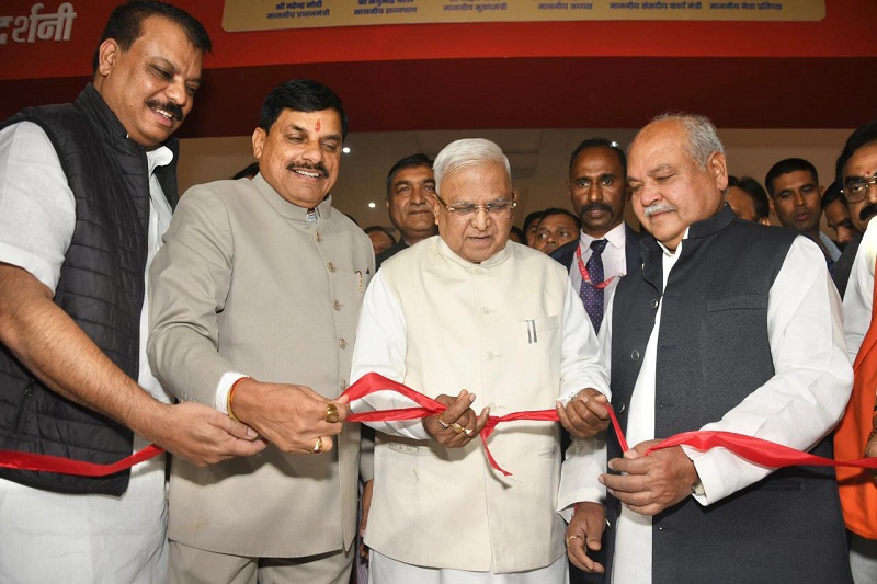 राज्यपाल ने गौरवशाली यात्रा के दुर्लभ चित्रों की प्रदर्शनी का किया शुभारंभ राज्यपाल ने गौरवशाली यात्रा के दुर्लभ चित्रों की प्रदर्शनी का किया शुभारंभ