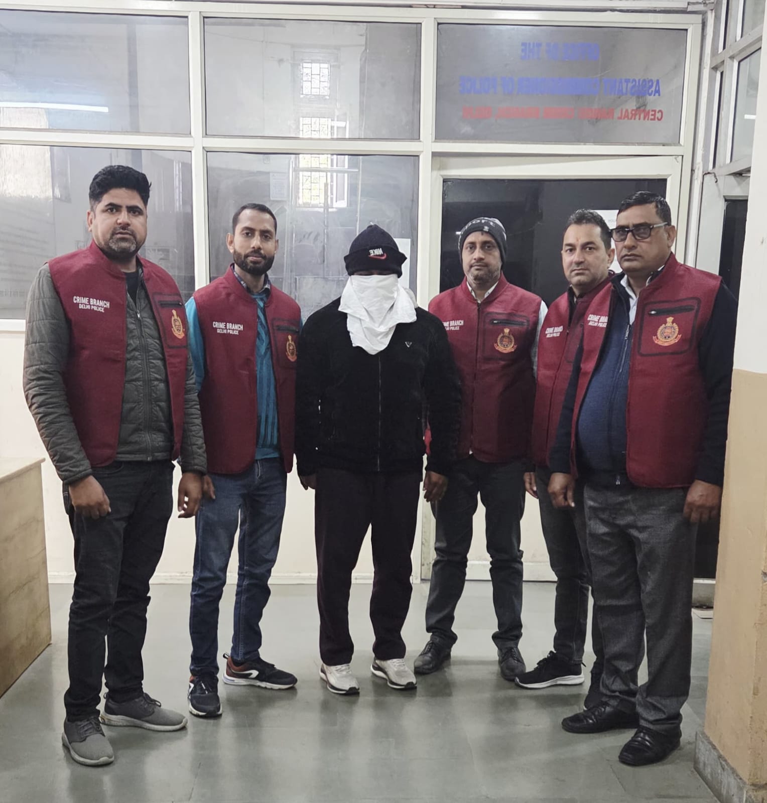एक किलो सोने की चोरी के मामले में गिरफ्तार आराेपित की फाेटाे एक किलो सोने की चोरी के मामले में गिरफ्तार आराेपित की फाेटाे